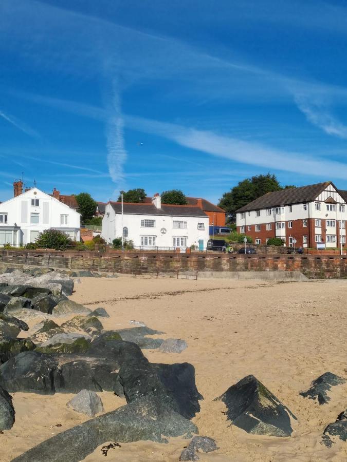 Sea-Quinn Views Wallasey Buitenkant foto