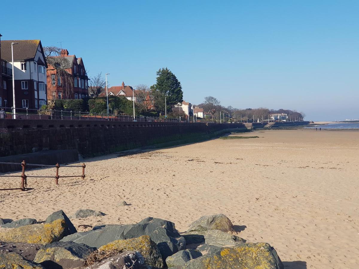 Sea-Quinn Views Wallasey Buitenkant foto