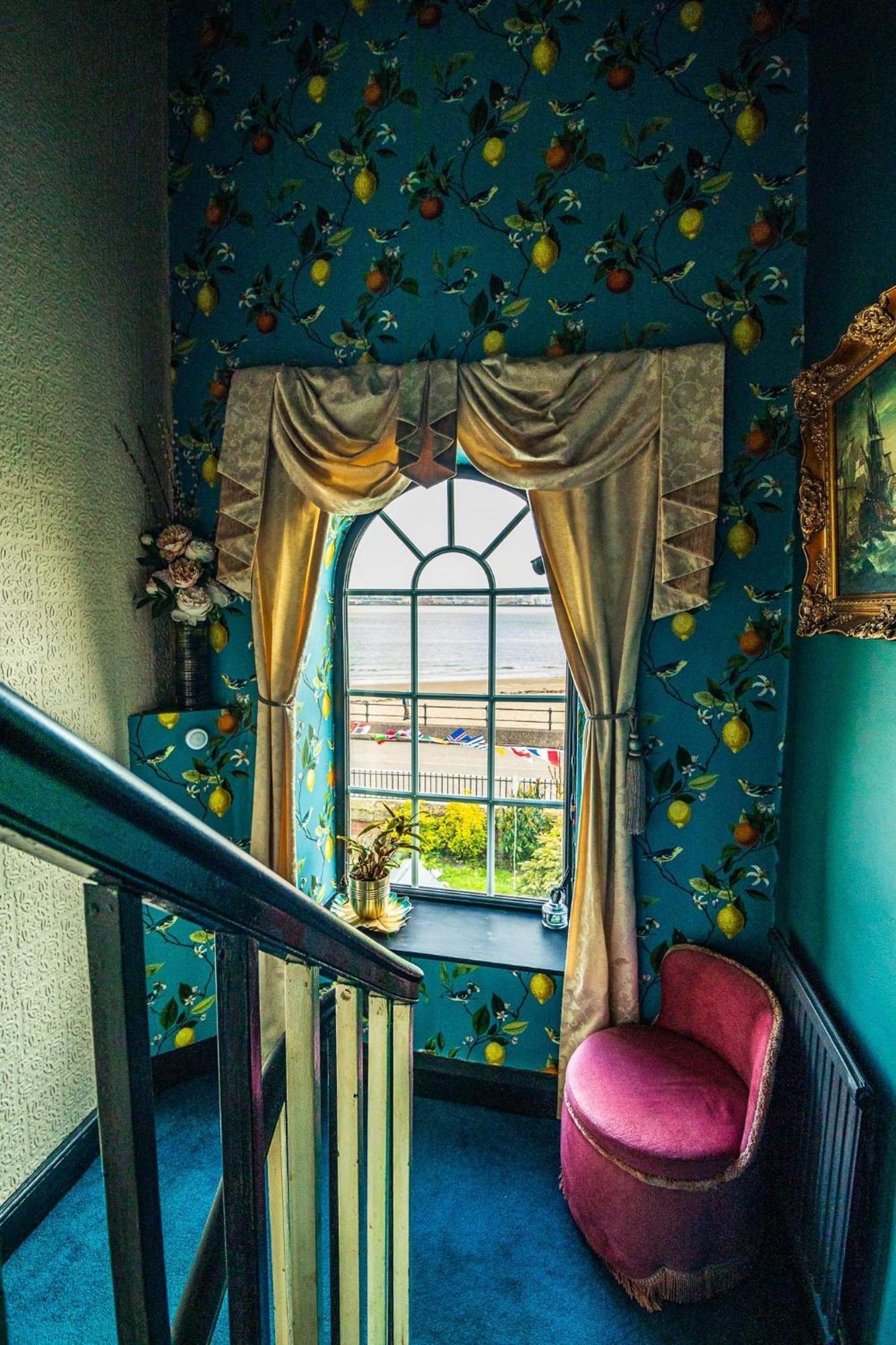 Sea-Quinn Views Wallasey Buitenkant foto