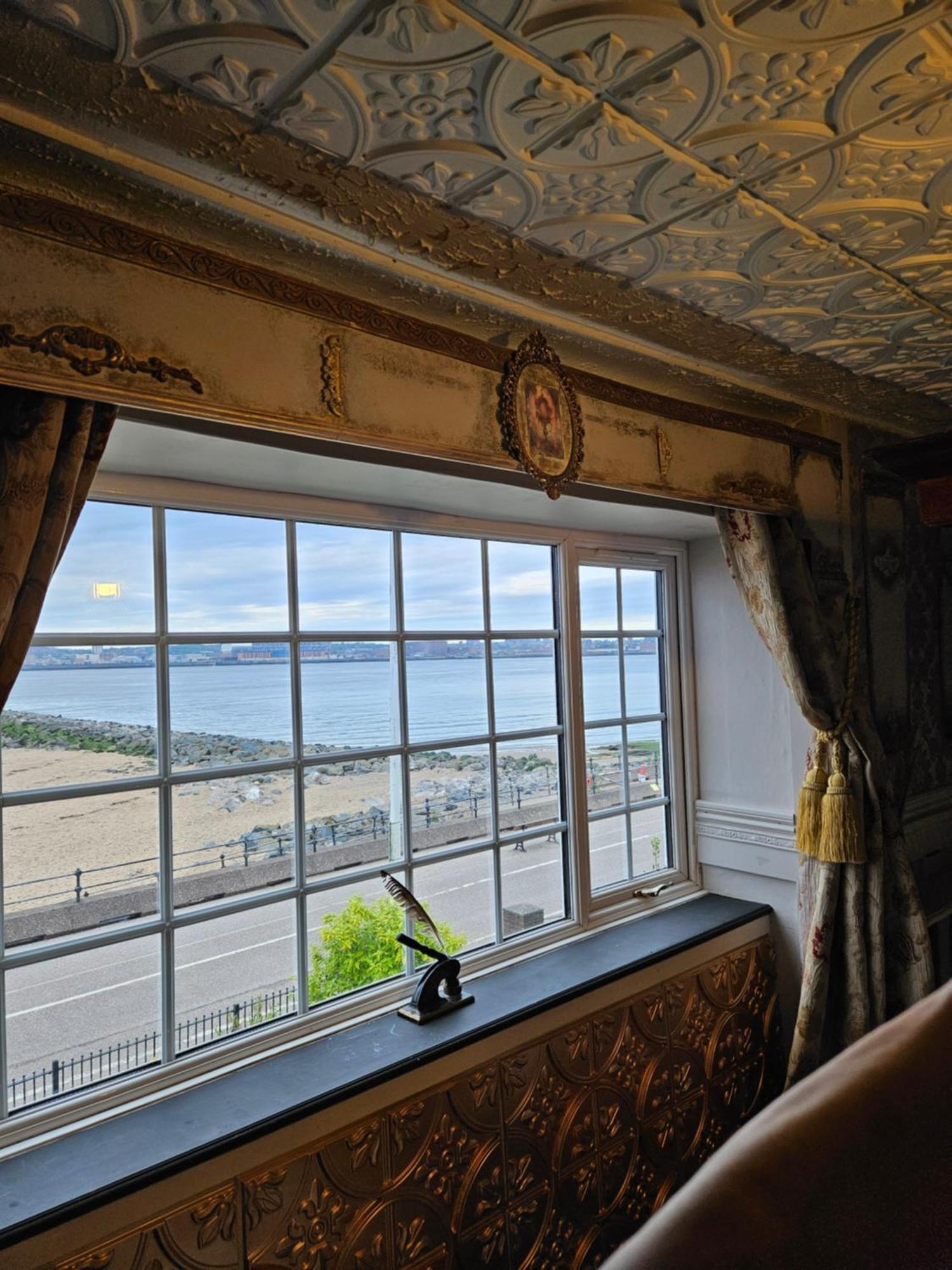 Sea-Quinn Views Wallasey Buitenkant foto